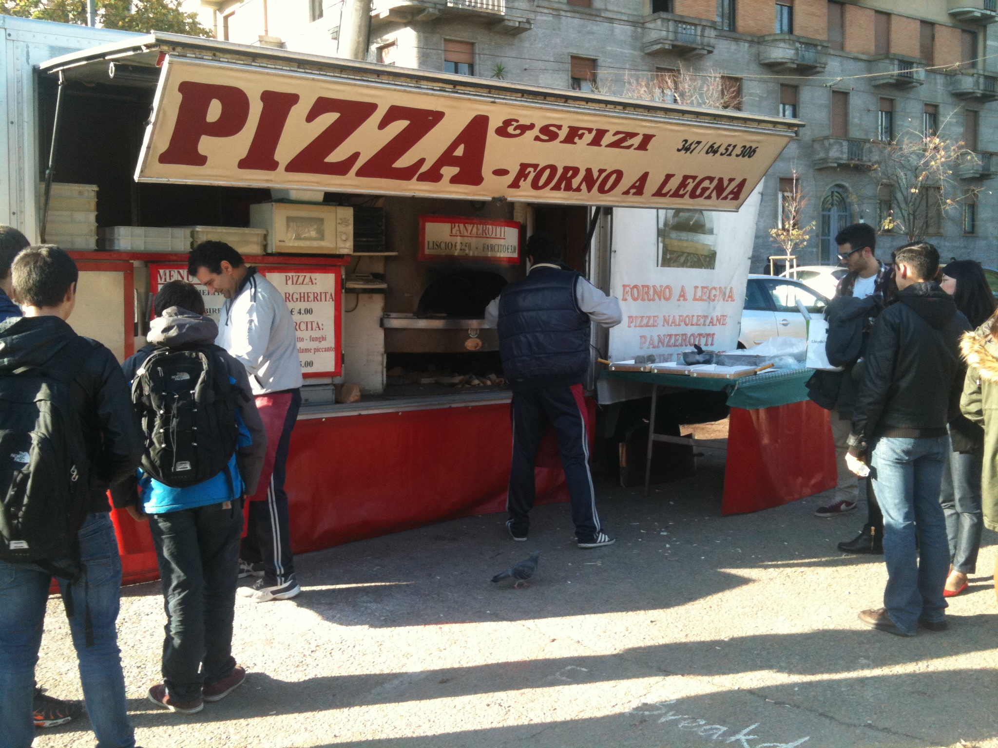 Wood fired pizza oven on the go