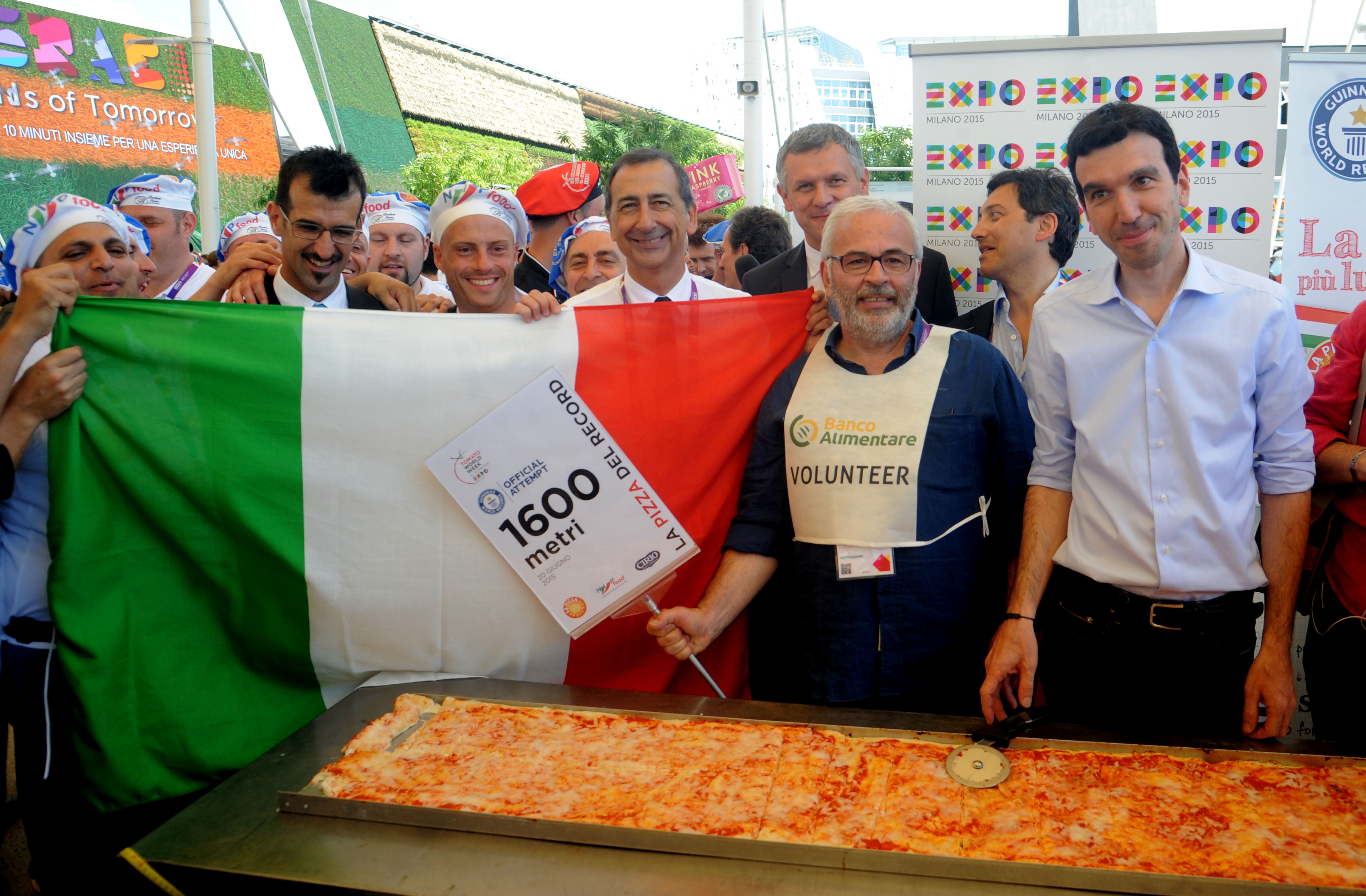 THE LONGEST PIZZA IN THE WORLD AT EXPO MILANO 2015