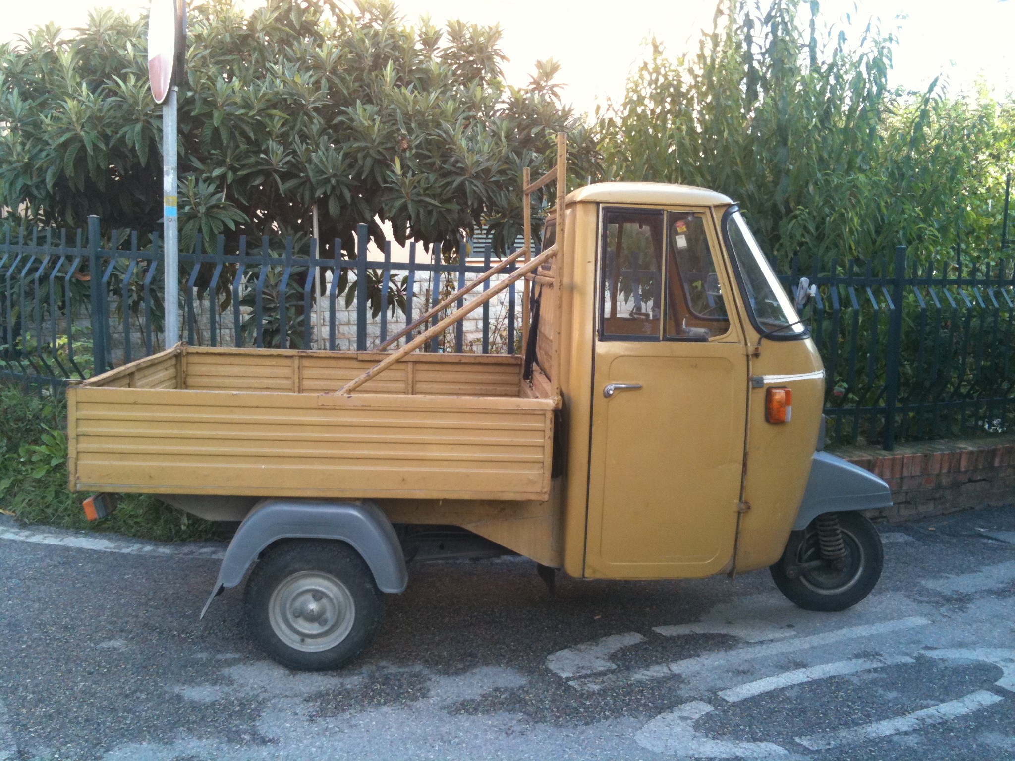 three wheel ape car in Italy